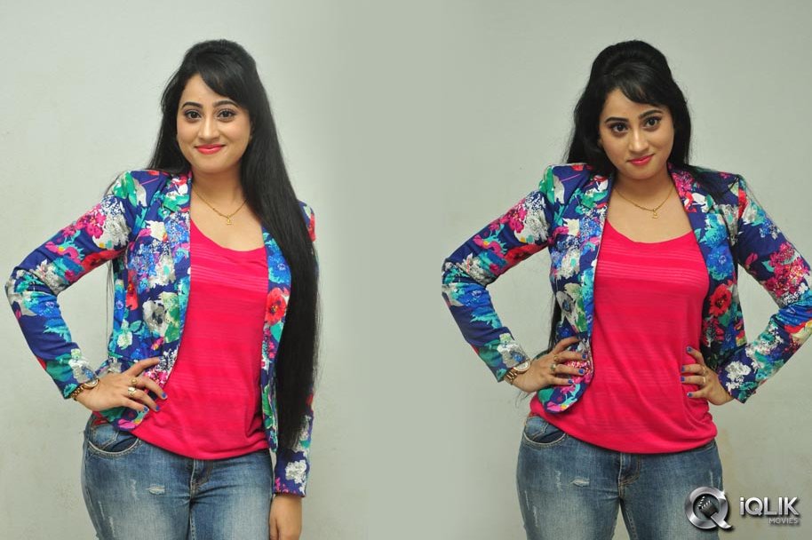 Anchor-Ashwini-At-Iddaram-Movie-Audio-Launch